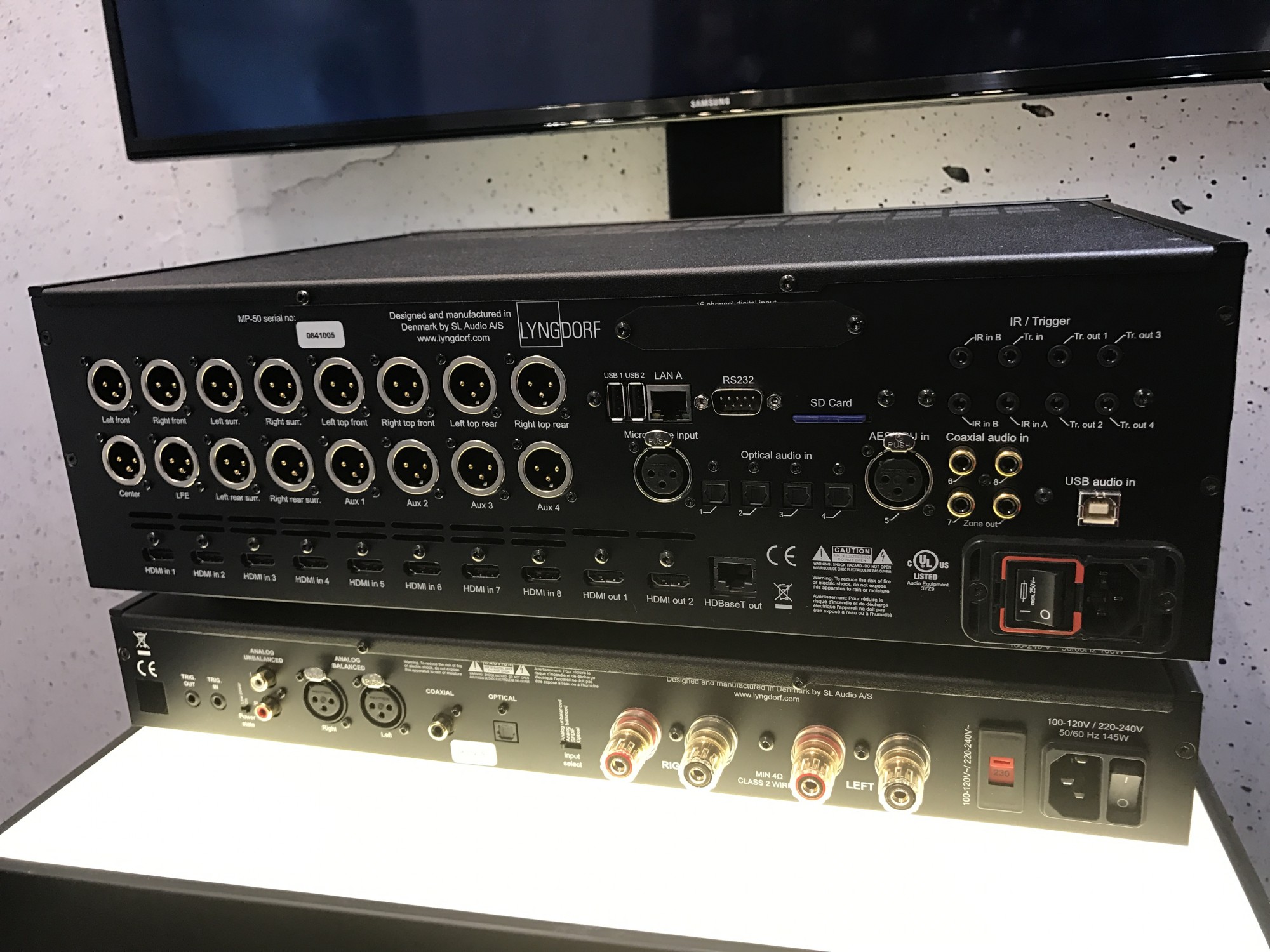 Vue arrière du Lyngdorf Audio MP50 surround processor Paris