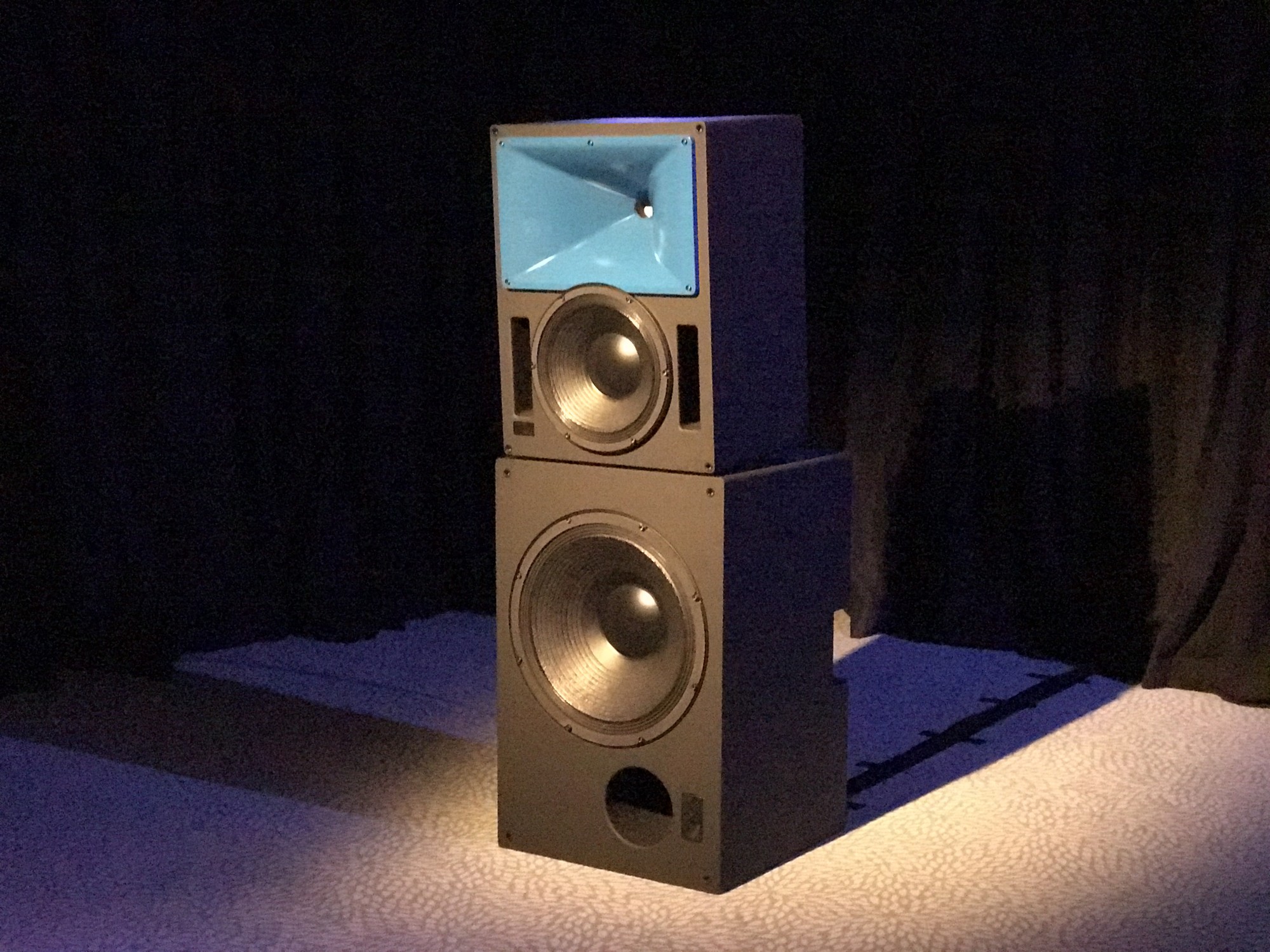 Le système haut de gamme de Meyer Sound nom de code Blue Horn