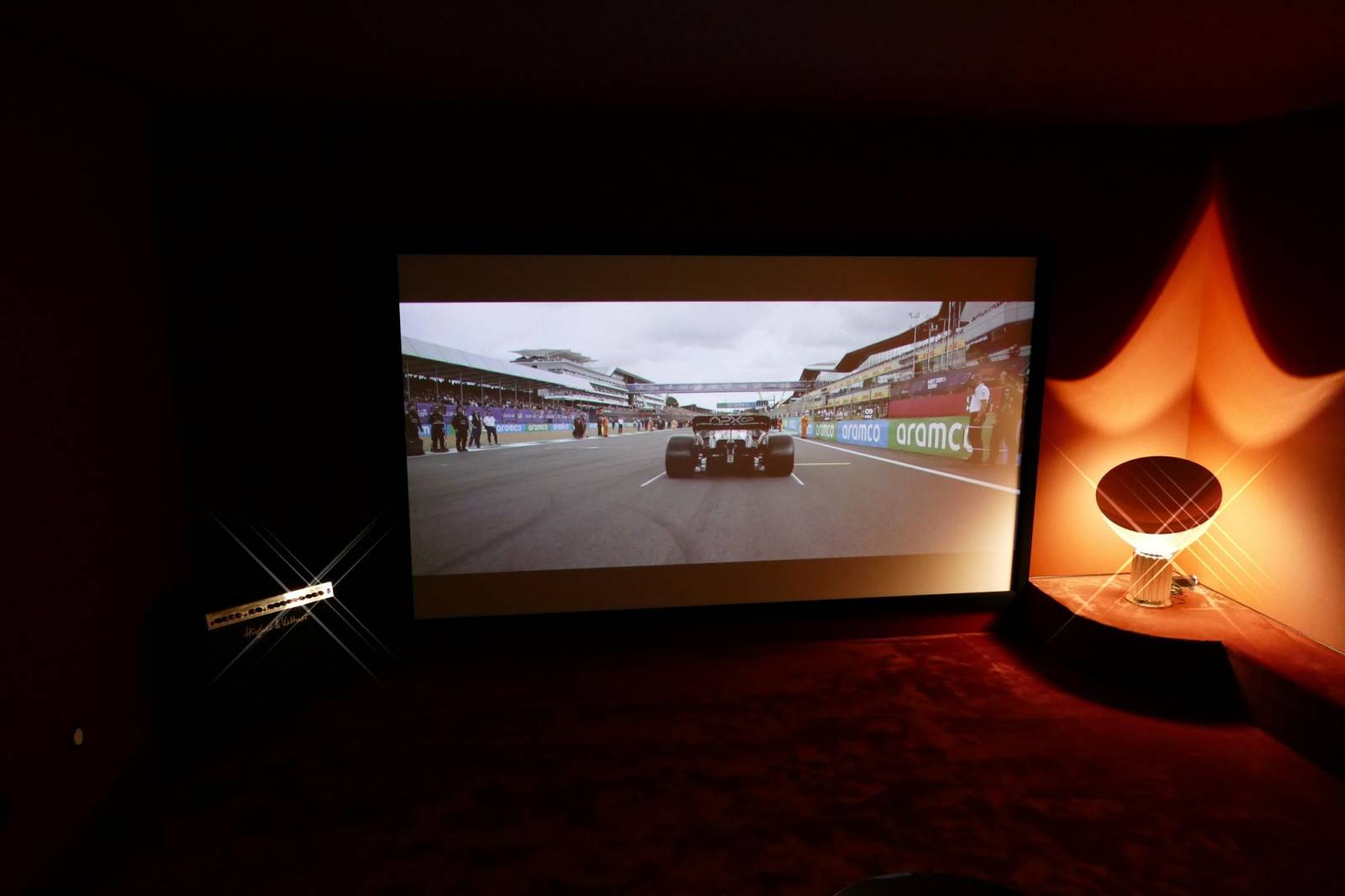 Intégration matériel salle de cinema privée gestion de luminaire Provence