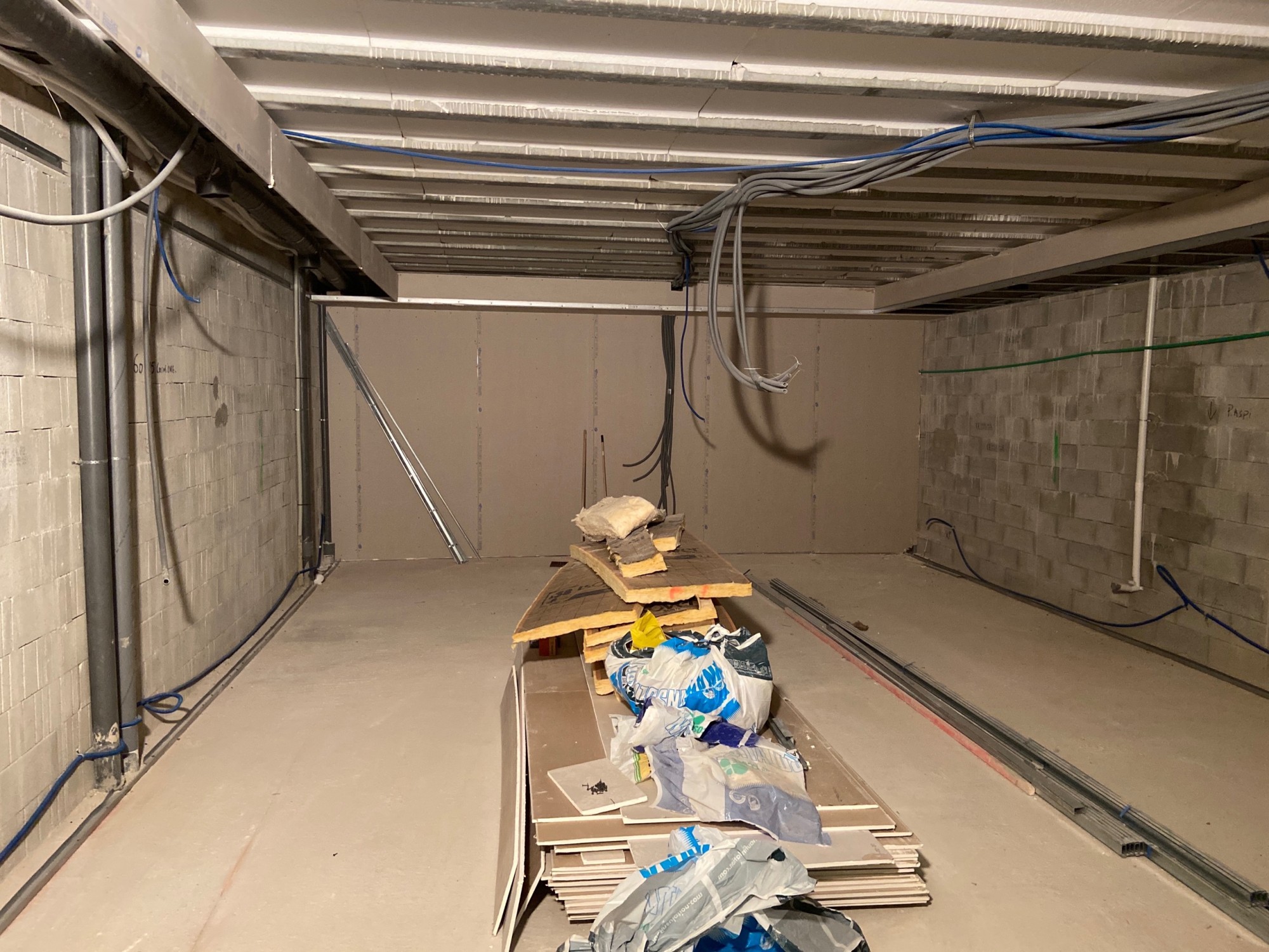 Salle multimédia en sous-sol à Venelles