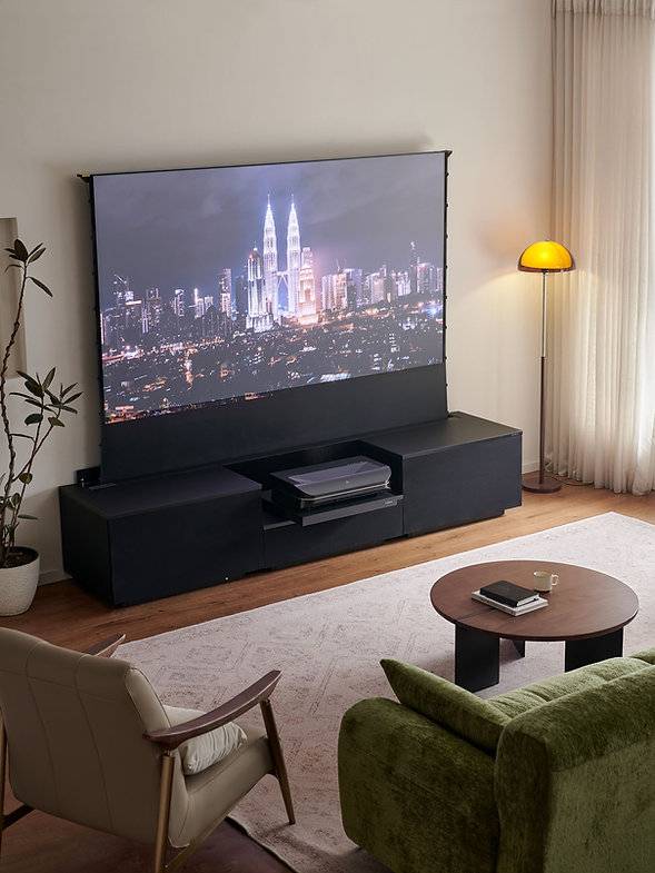 Salon home cinema discret avec meuble et tablette motorisée et écran de projection escamotable à aubagne