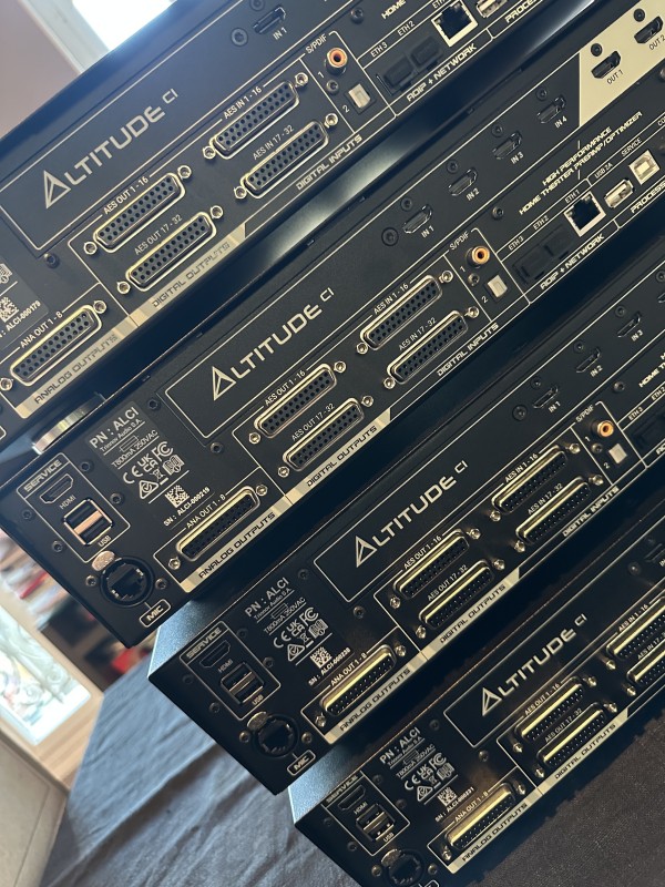 Trinnov Altitude CI amplificateur intégration réseau en stock à Marseille