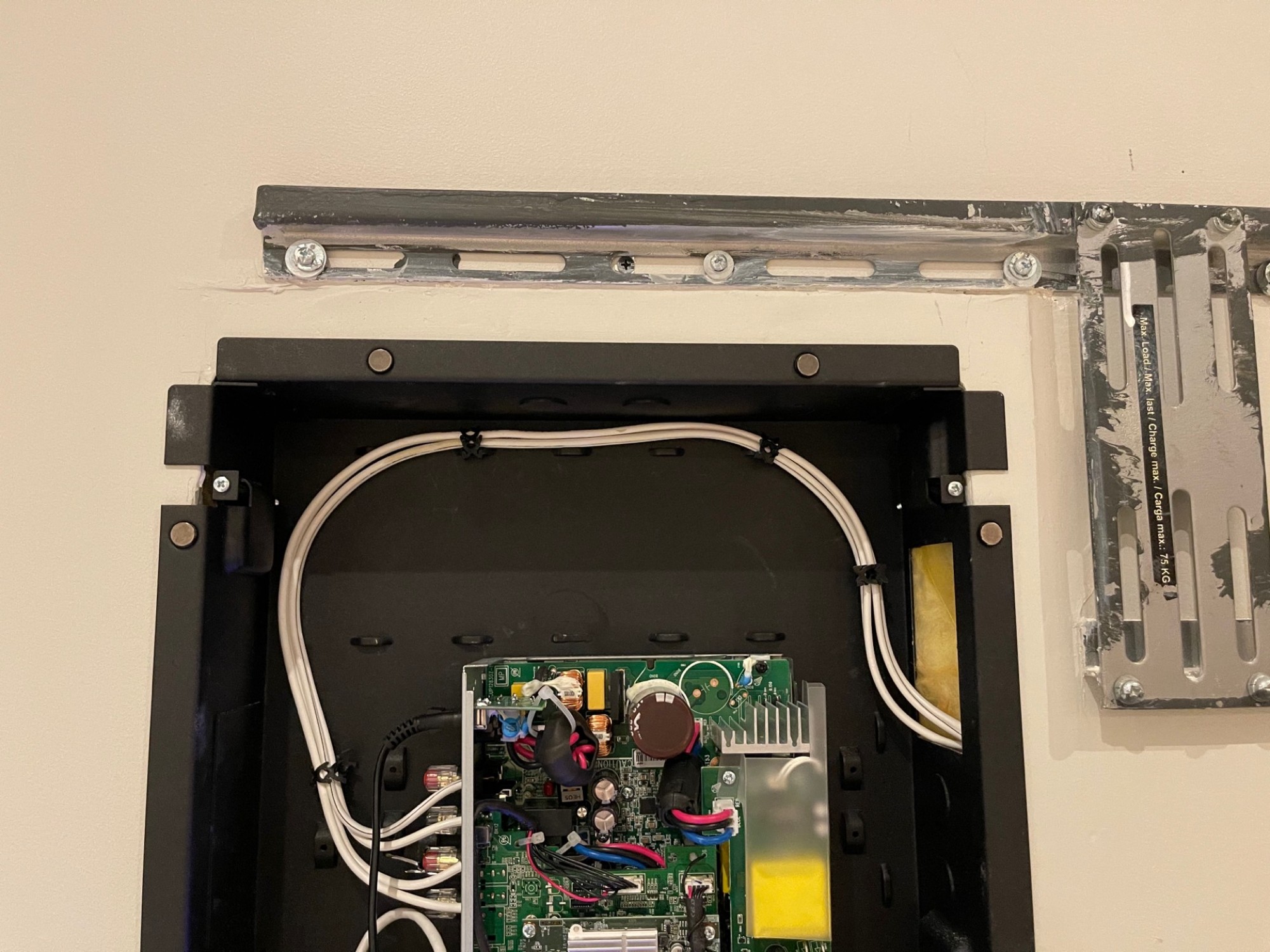 Intégration home cinema dans un salon TV à Marseille les camoins