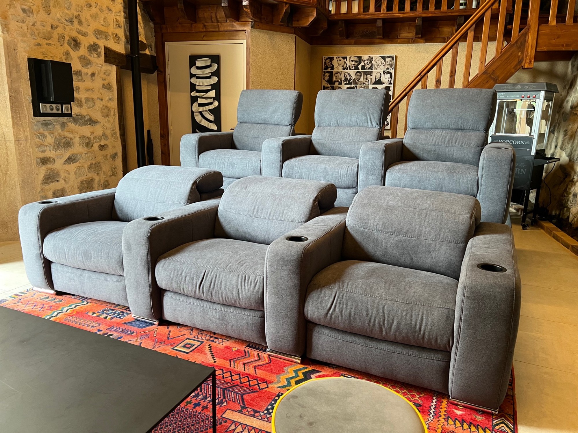 Fauteuils pour l'aménagement de salle de cinéma privé entre Aix en Provence et Saint Tropez