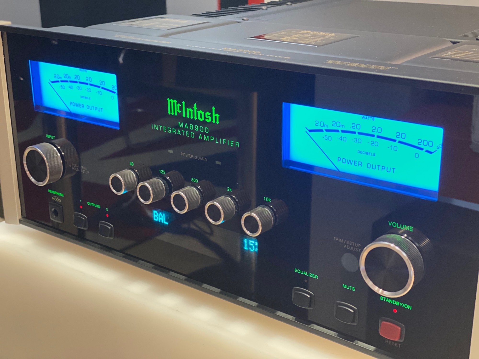 Où trouver un ampli McIntosh hifi ou home cinema à Marseille