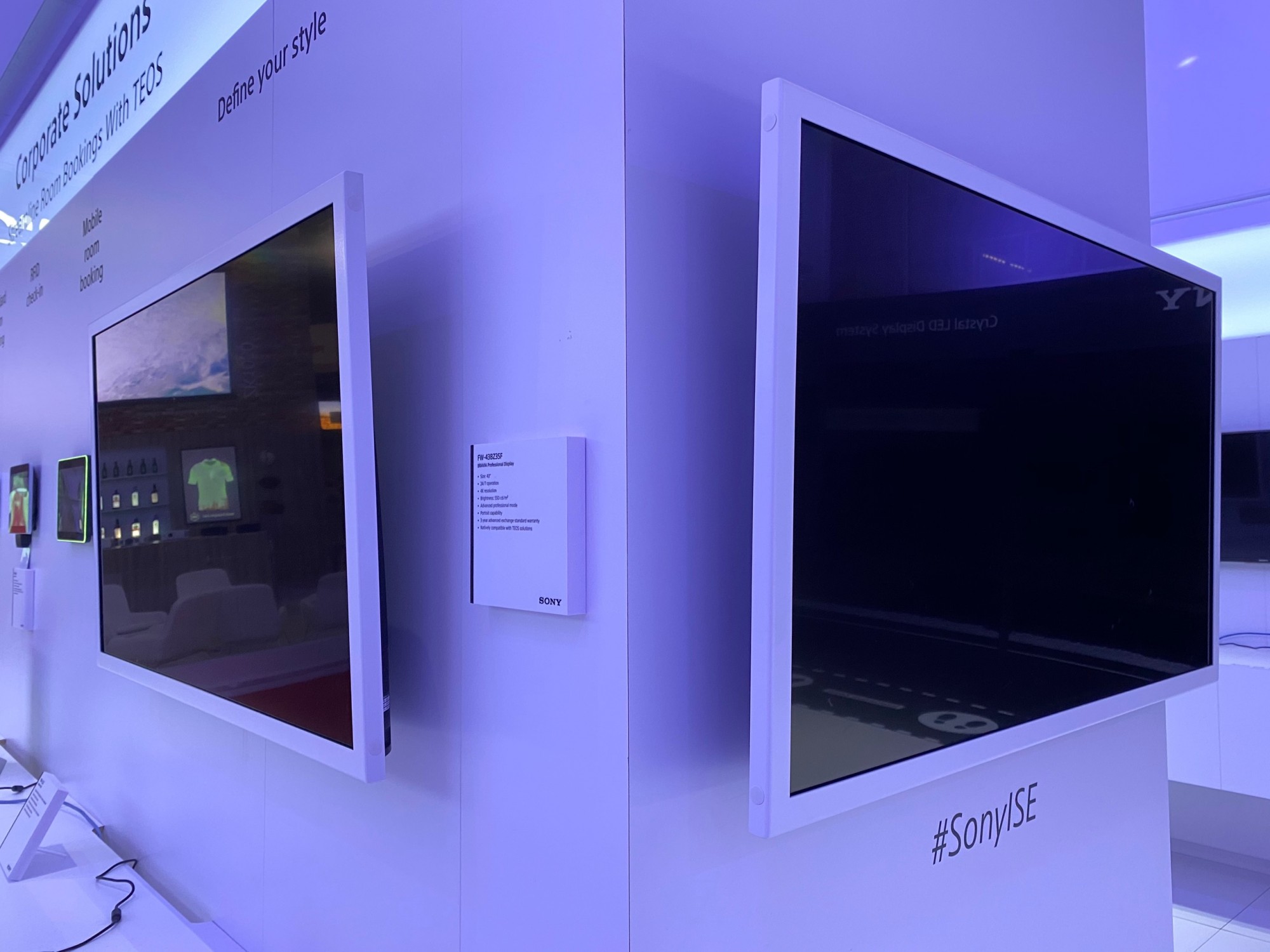 Télévision avec bords blancs