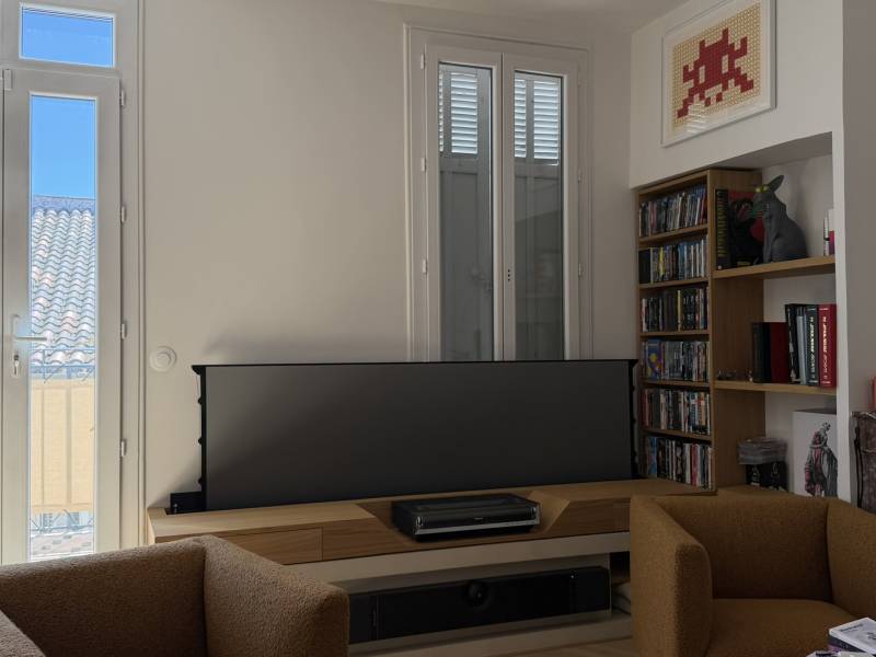 integration home cinema dans une pièce de vie Provence