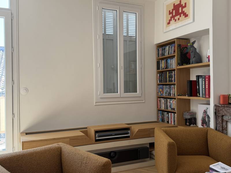 Videoprojecteur Hisense avec ecran pour pièce de vie home cinema cassis