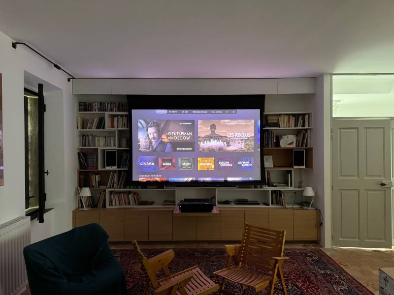 Installation home cinema enceintes dynaudio ecran motorisé à Cassis