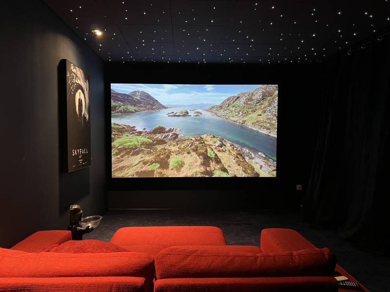 Spécialiste en création de salle de cinéma privée autour d'Aubagne, nous concevons des espaces immersifs avec équipements haut de gamme. Contactez-nous !