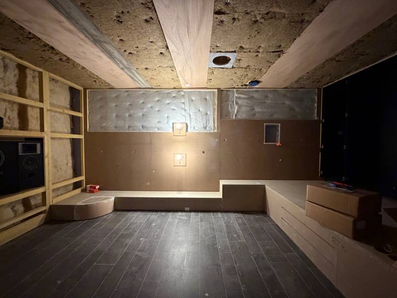 Aménagement salle de cinema villa contemporaine sur la côte bleue