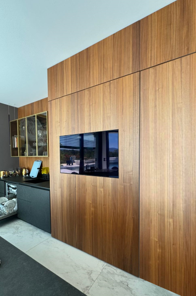 Multiroom et TV encastrée projet architecture Alpilles