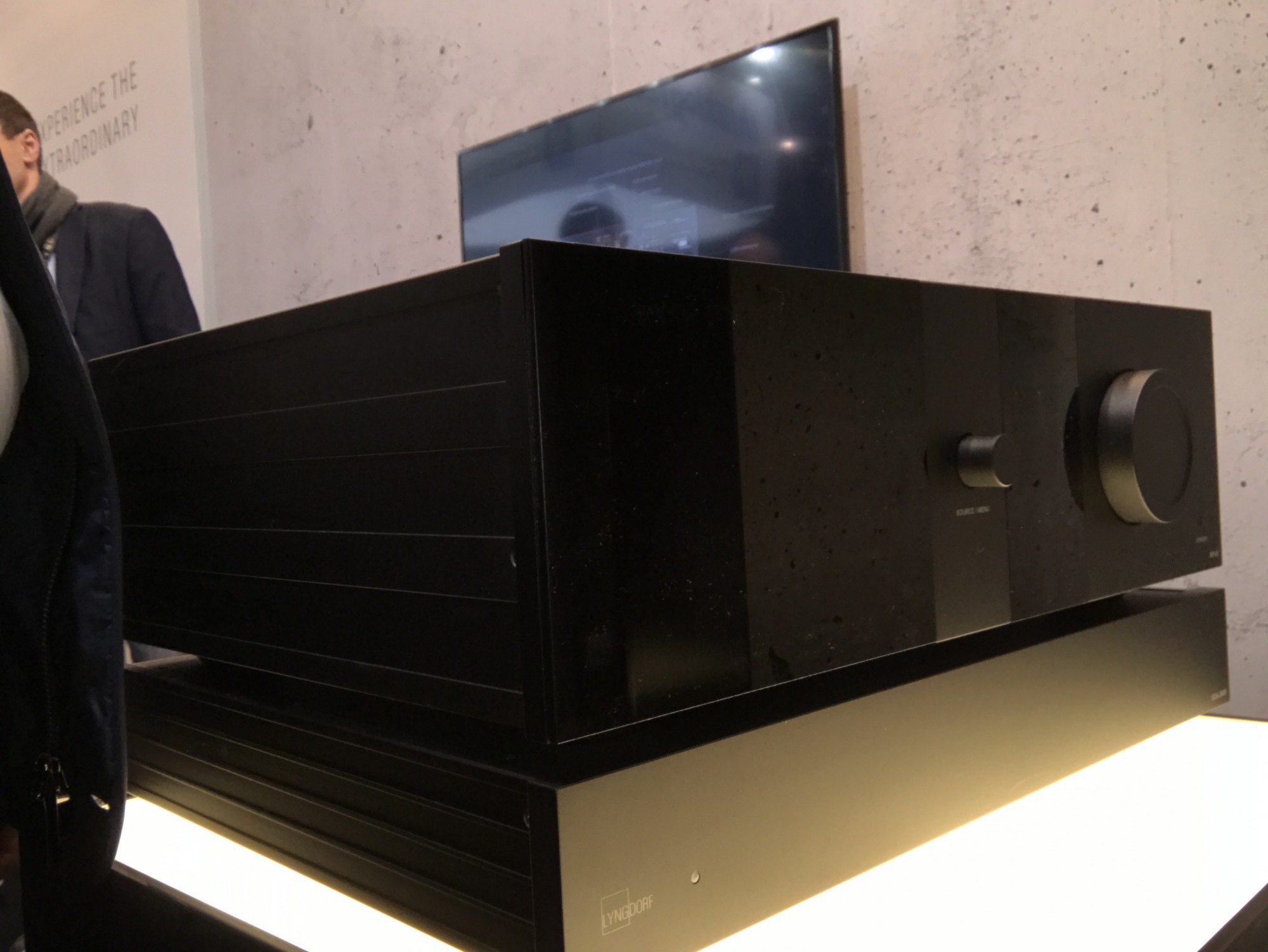 processeur home cinéma surround Lyngdorf Audio MP-50  16 canaux avec correction acoustique roomperfect