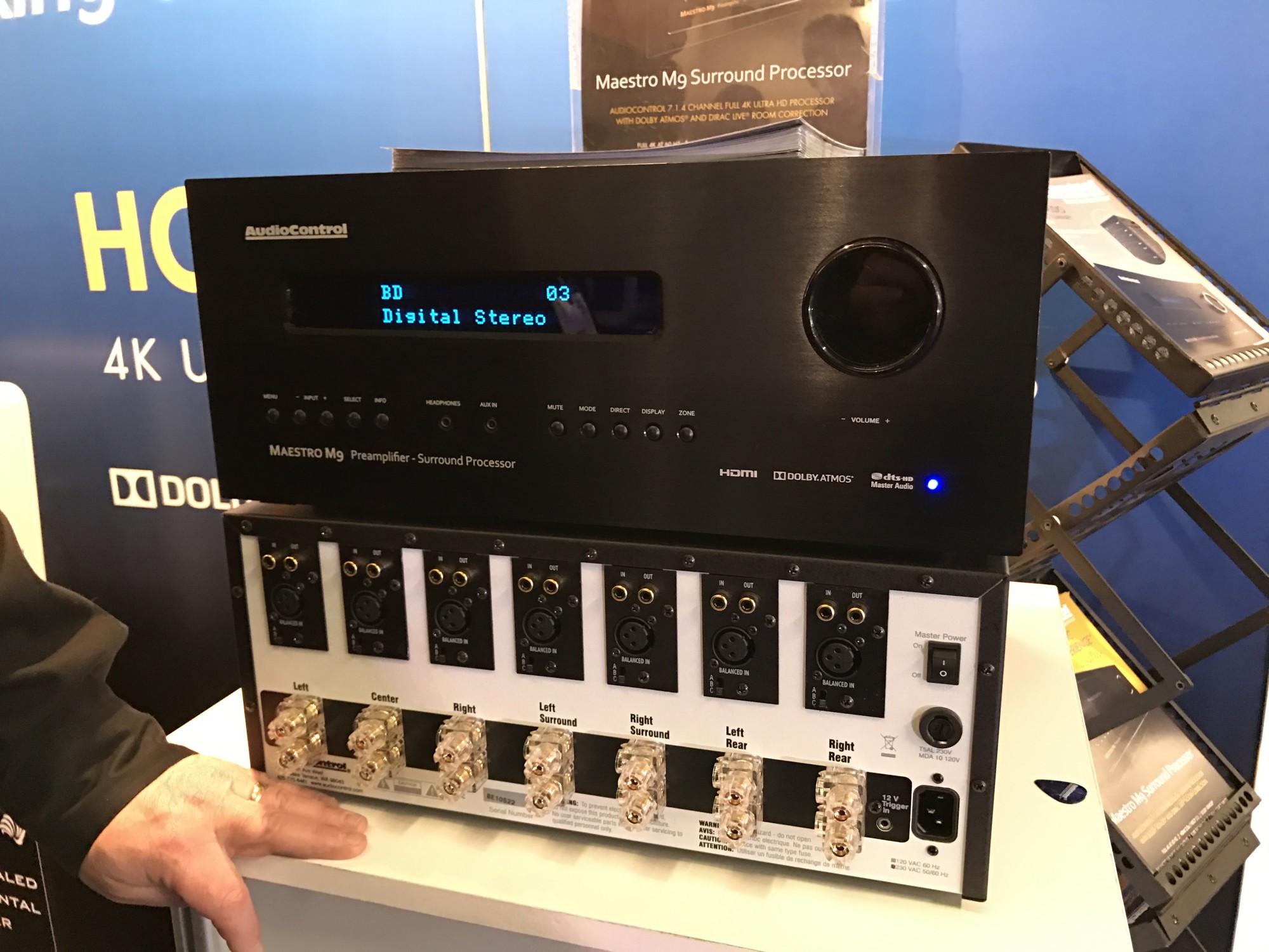 Vue arrière du processeur Dolby ATMOS Audiocontrol M9