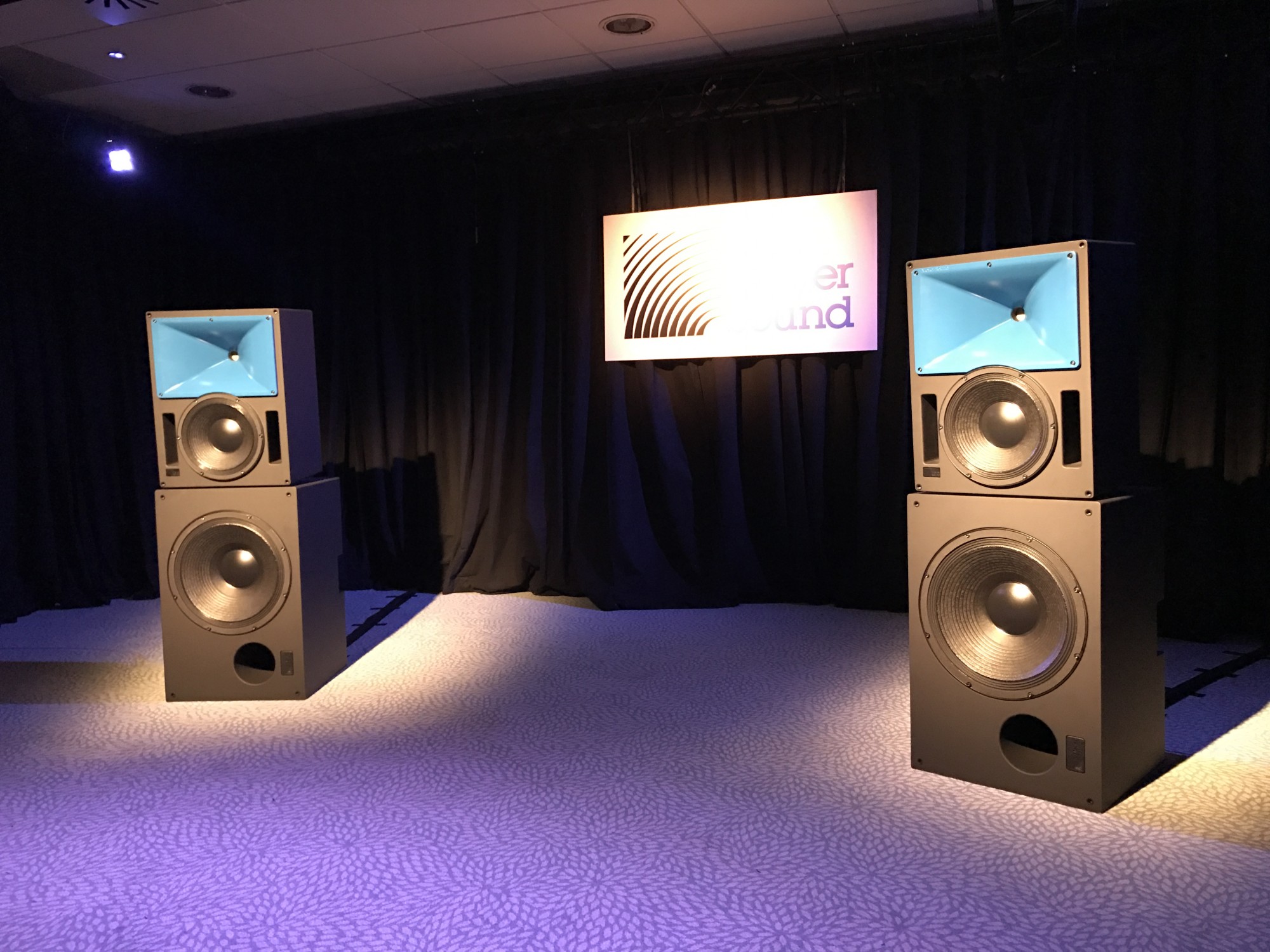 Système Home Cinema haut de gamme Meyer Sound Blue Horns