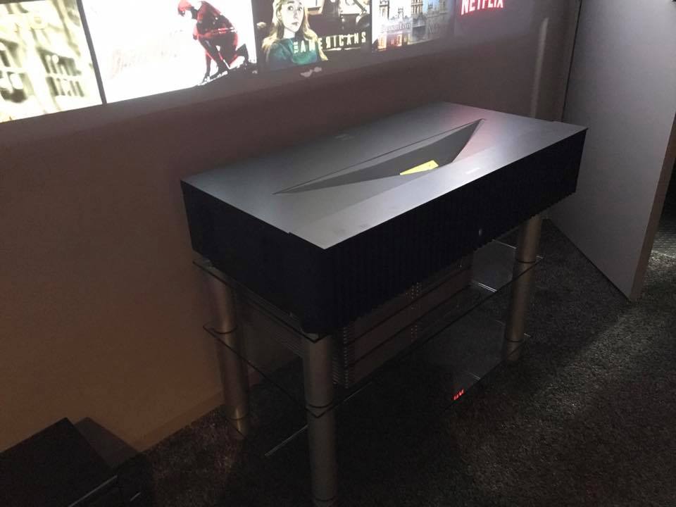 Sony VPL-VZ1000ES 4k HDR au Tholonet (aix en provence)