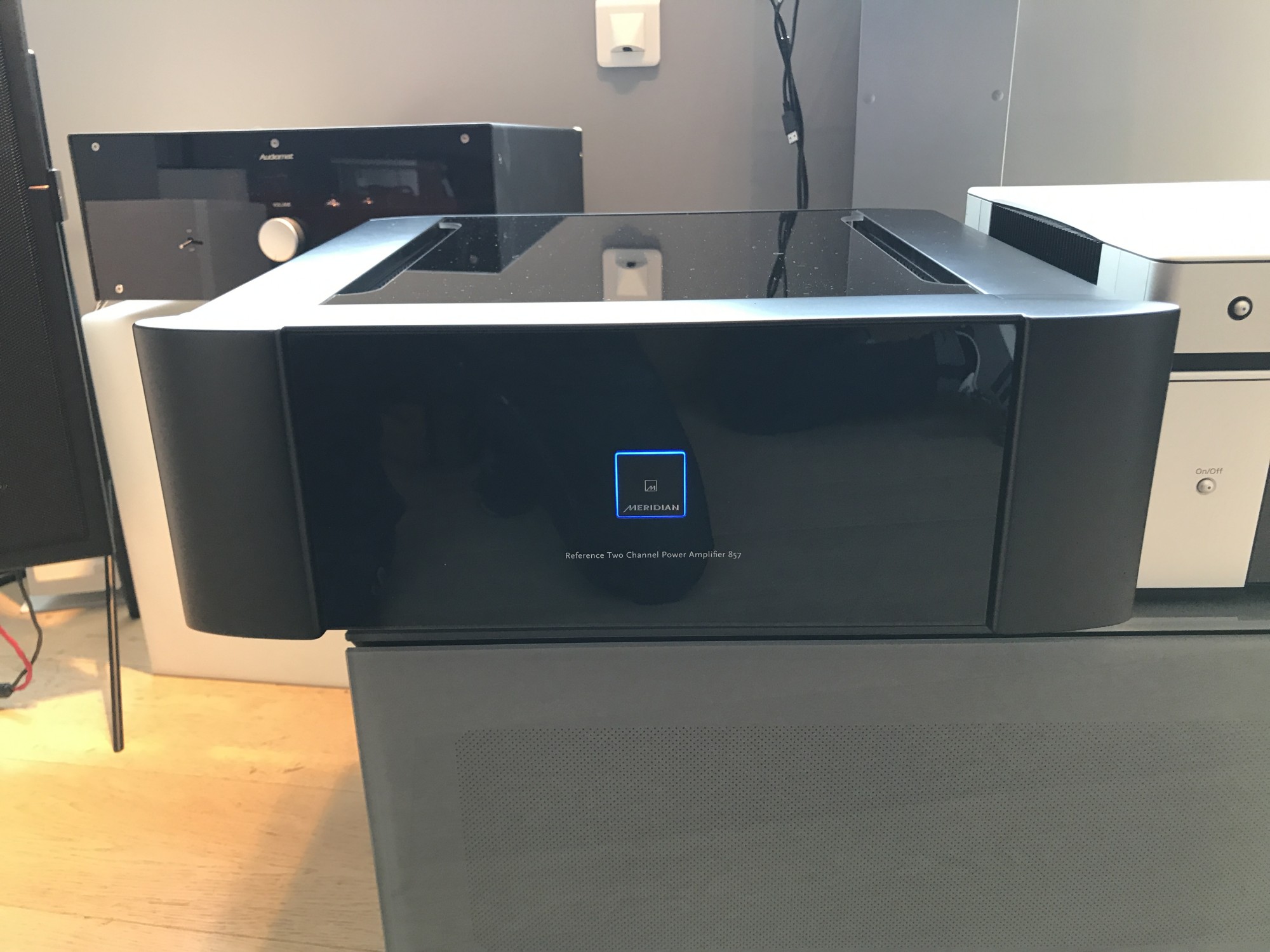 Ampli 2 x 250W meridian Reference 857