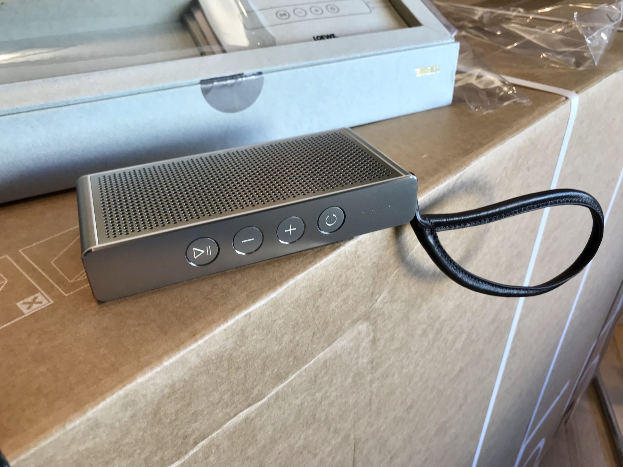 Loewe Klang M1 et son emballage : le luxe à l’allemande