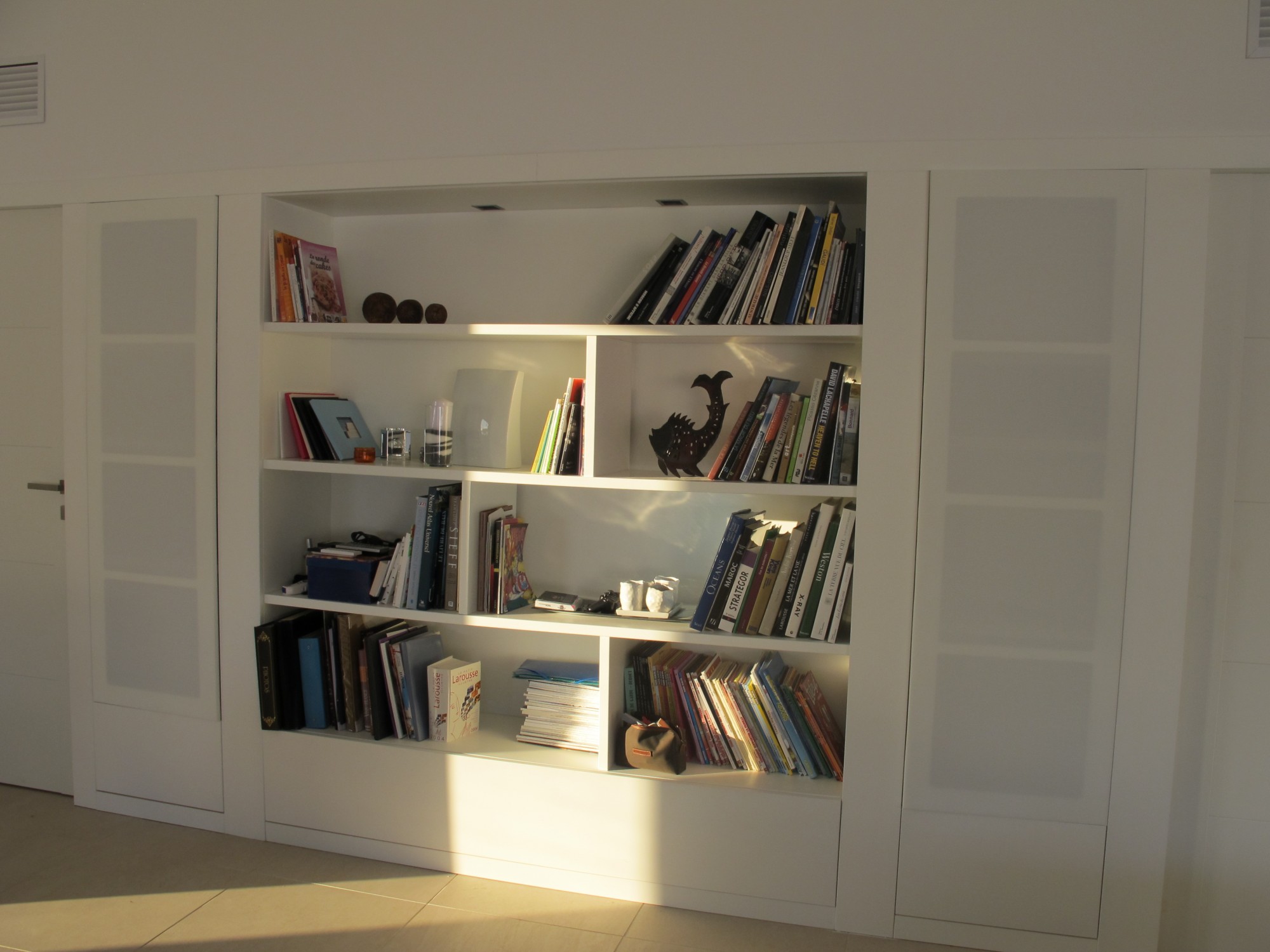 aménagement de bibliothèque pour home cinema