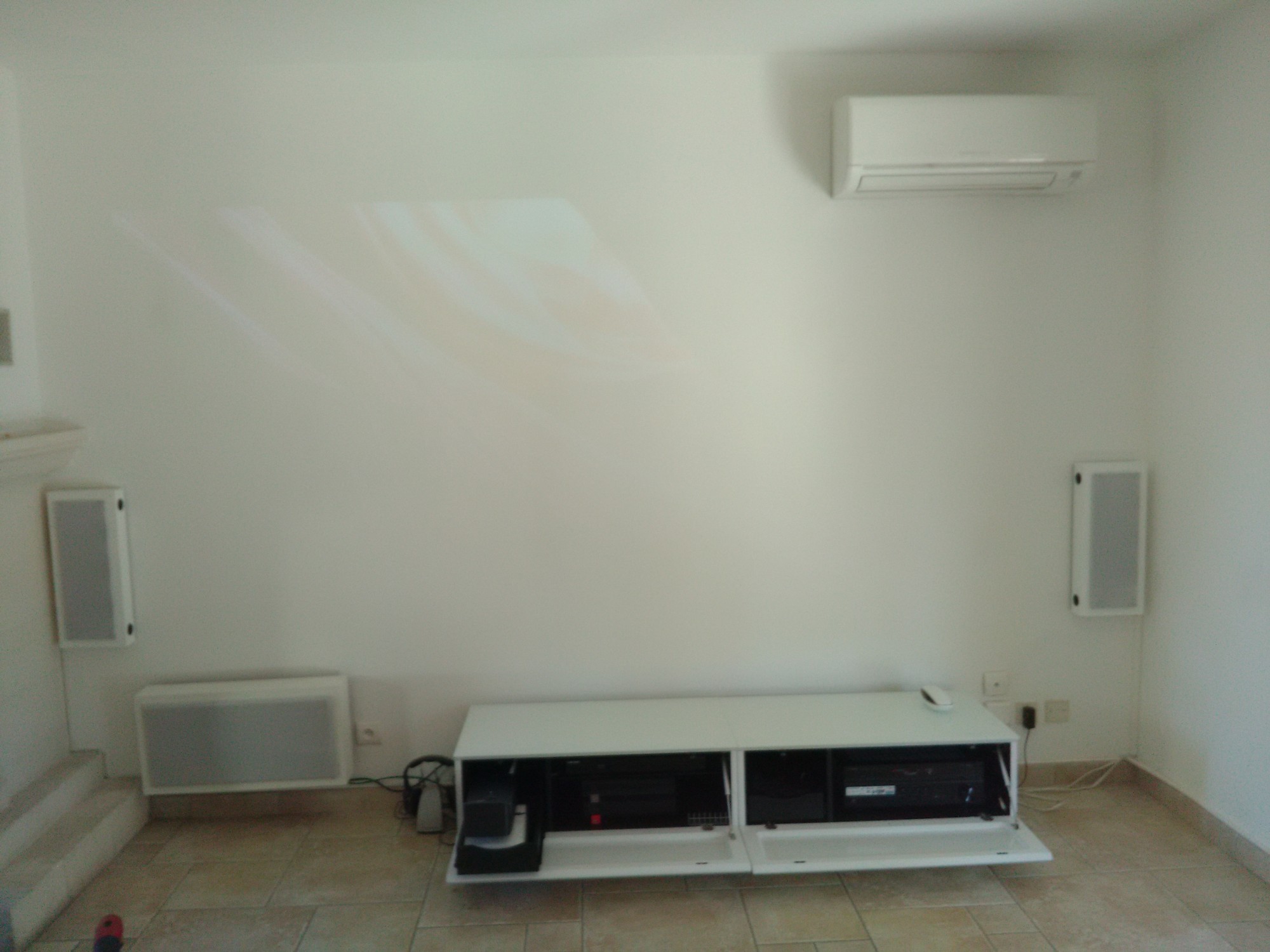 installation home cinéma discrete à Eoures