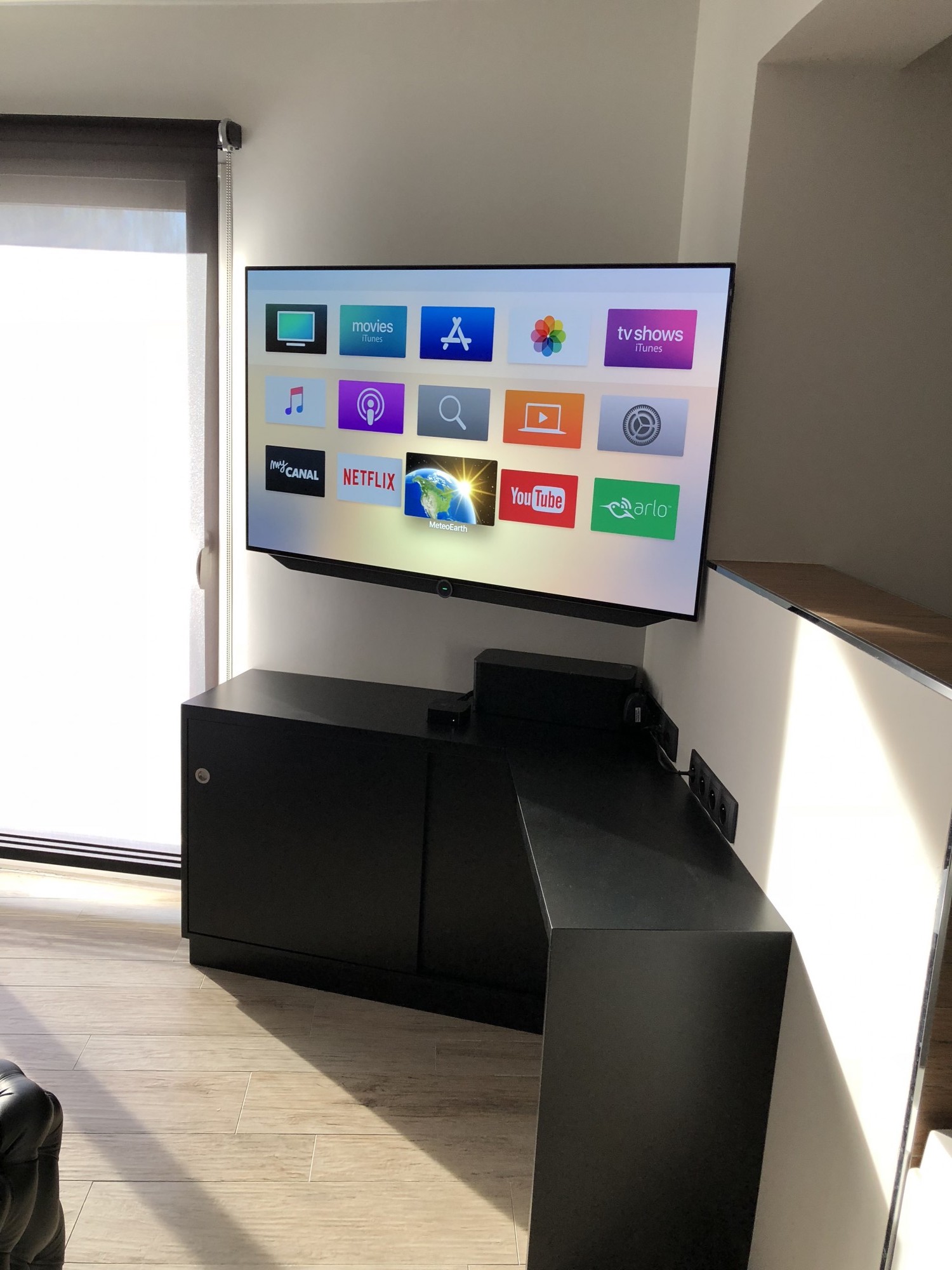 support tv motorisé vogel's et loewe bille 7.55 à Gémenos