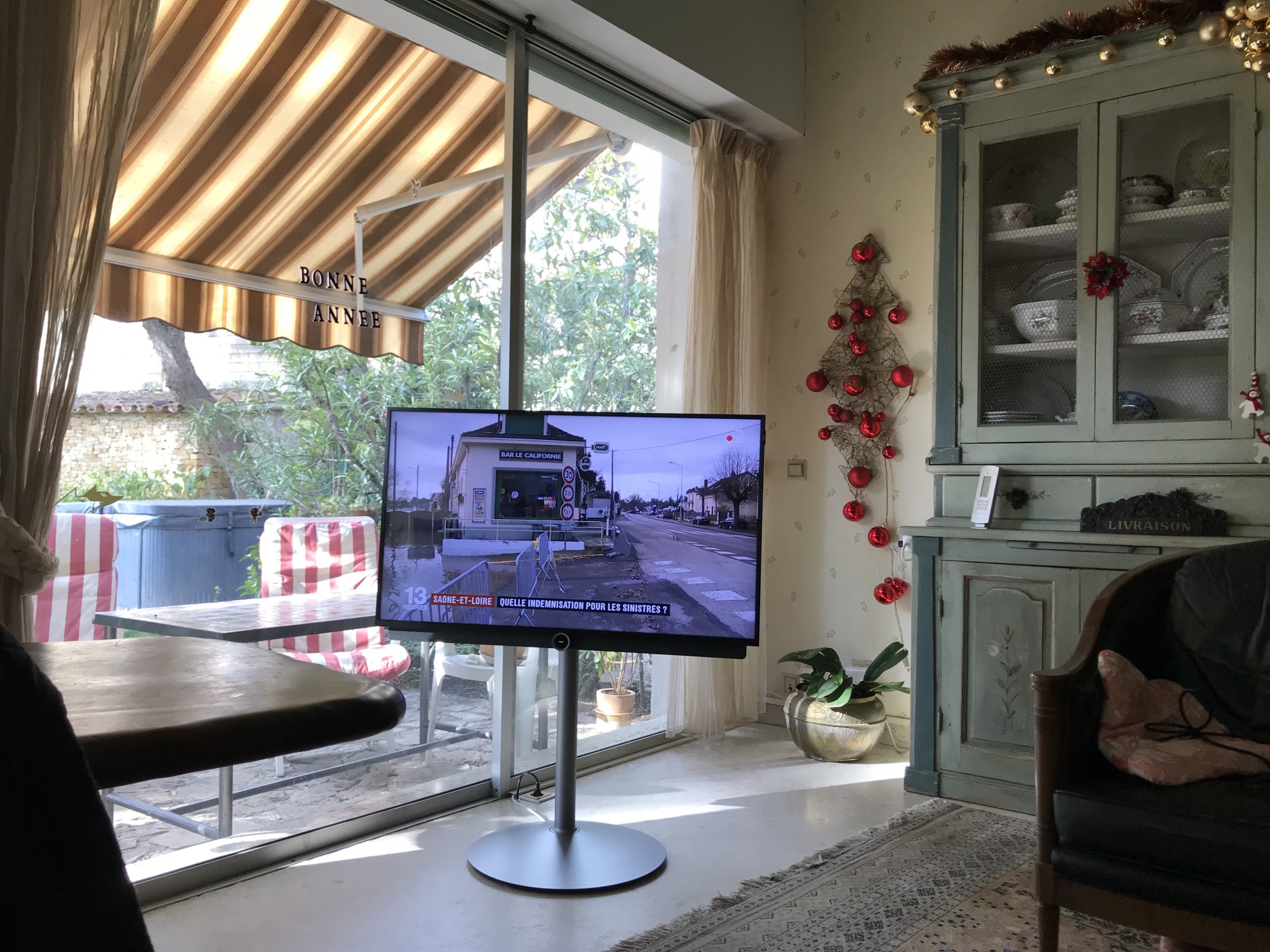 Tv Loewe. Bild 3.43 dr  à cassis installation livraison