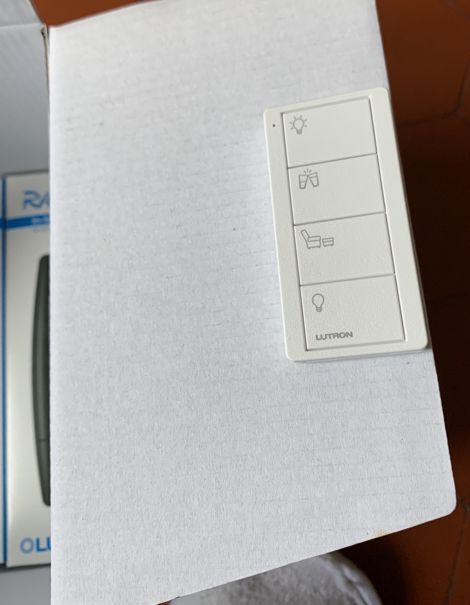 Lutron Ra2 Sélect disponible à Marseille et par internet