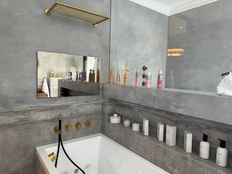TV miroir Agath salle de bain maison de luxe Cassis 