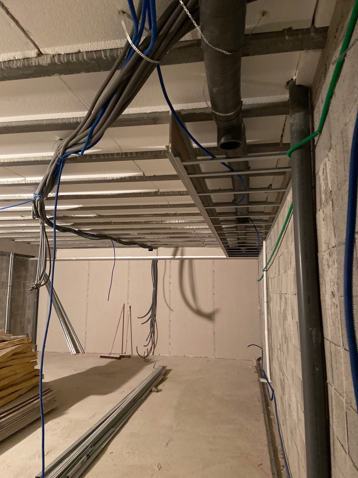 Salle multimédia en sous-sol à Venelles