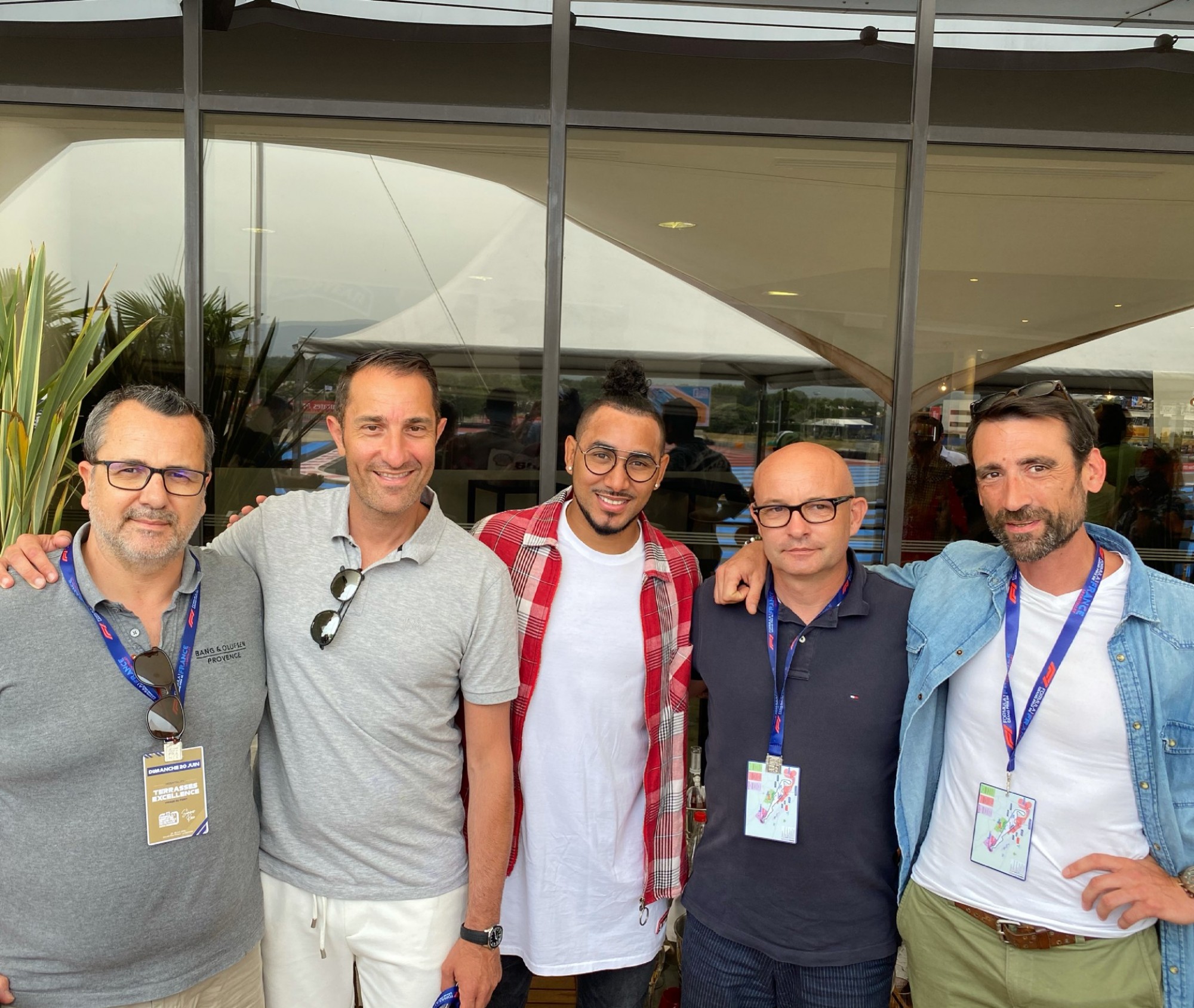 Dimitri Payet invité dynamic home cinema au grand prix de France de Formule 1 au circuit du castellet avec l'équipe bang & Olufsen provence