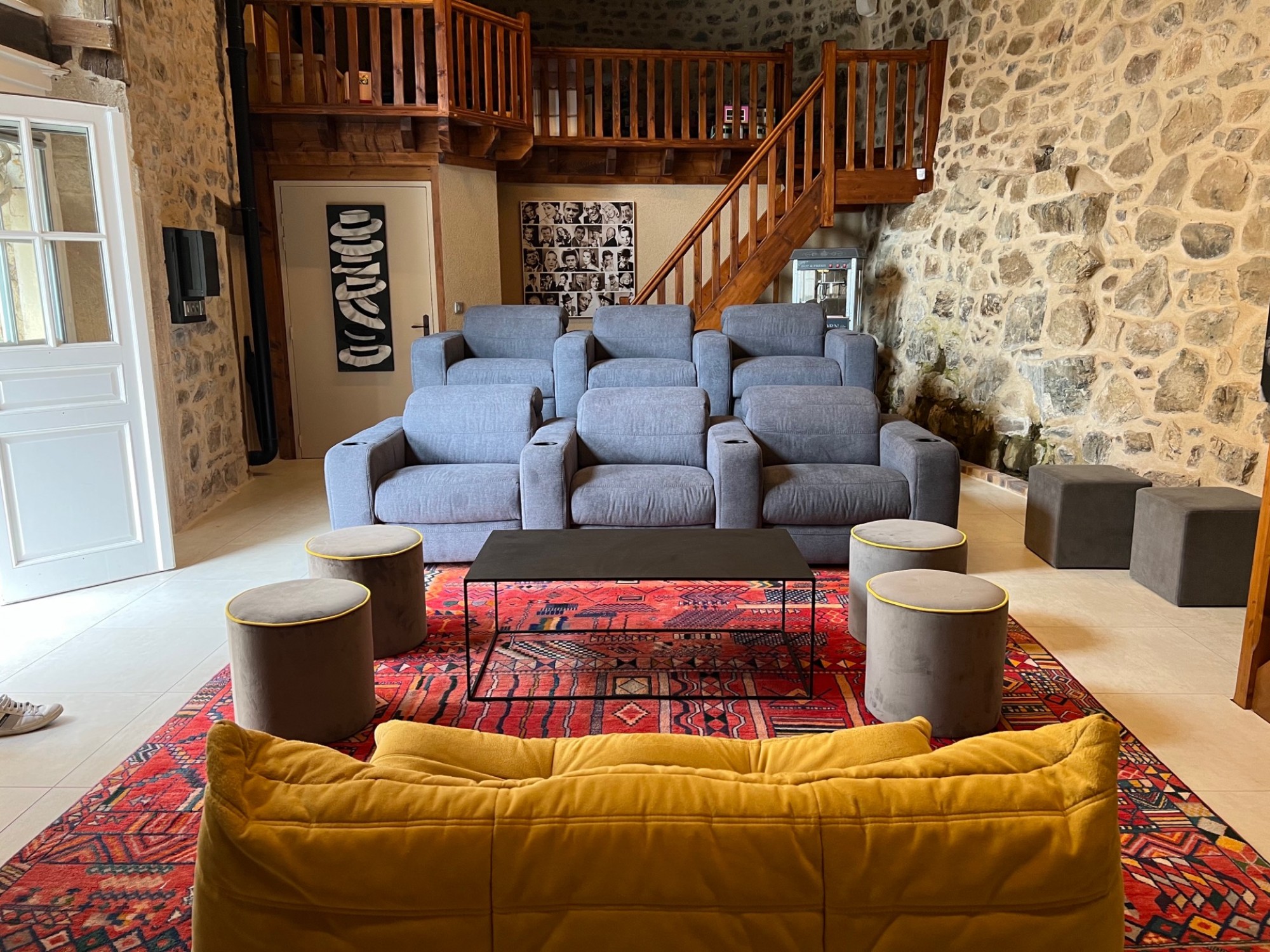Fauteuils pour l'aménagement de salle de cinéma privé entre Aix en Provence et Saint Tropez