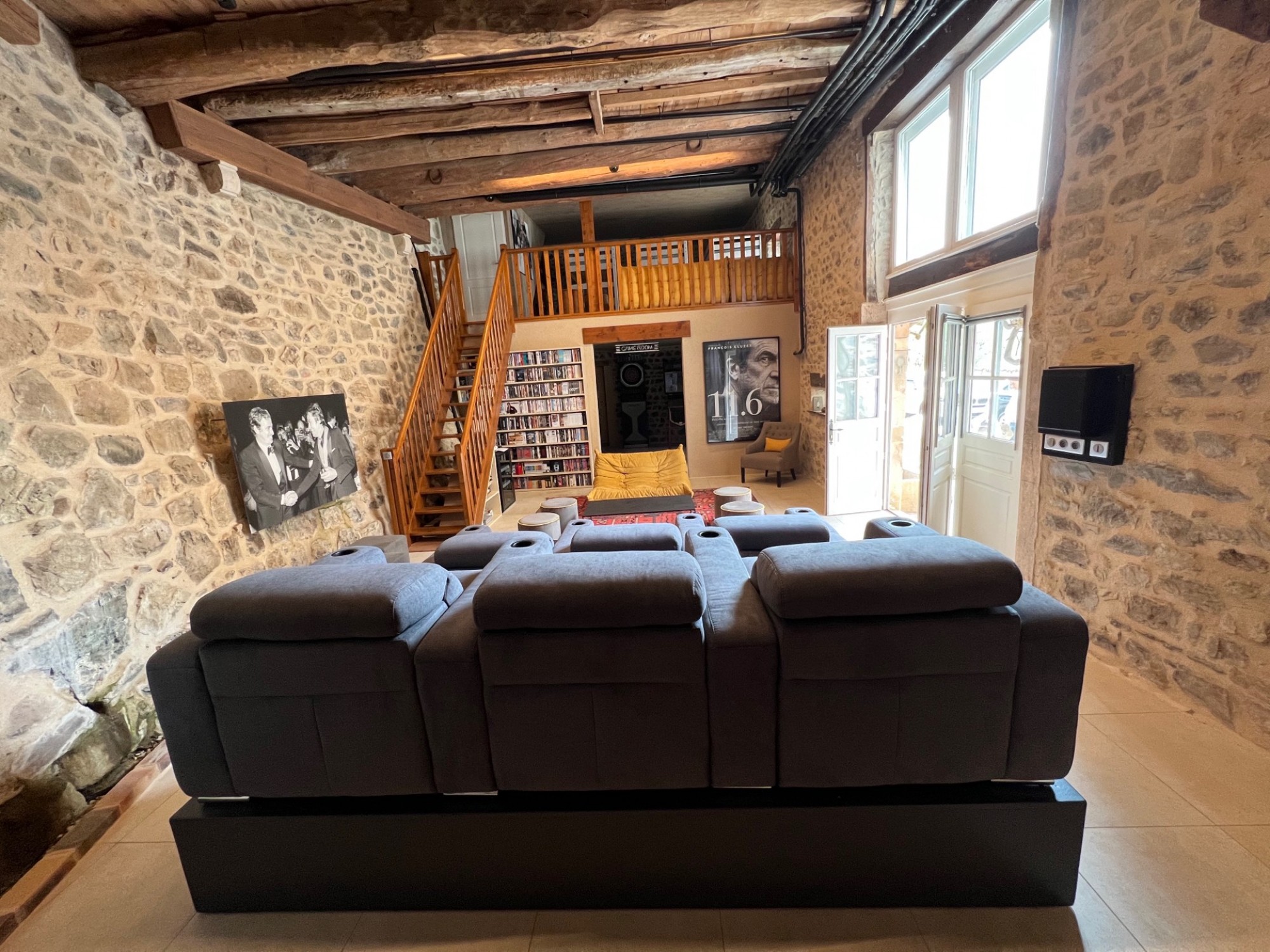 Fauteuils pour l'aménagement de salle de cinéma privé entre Aix en Provence et Saint Tropez