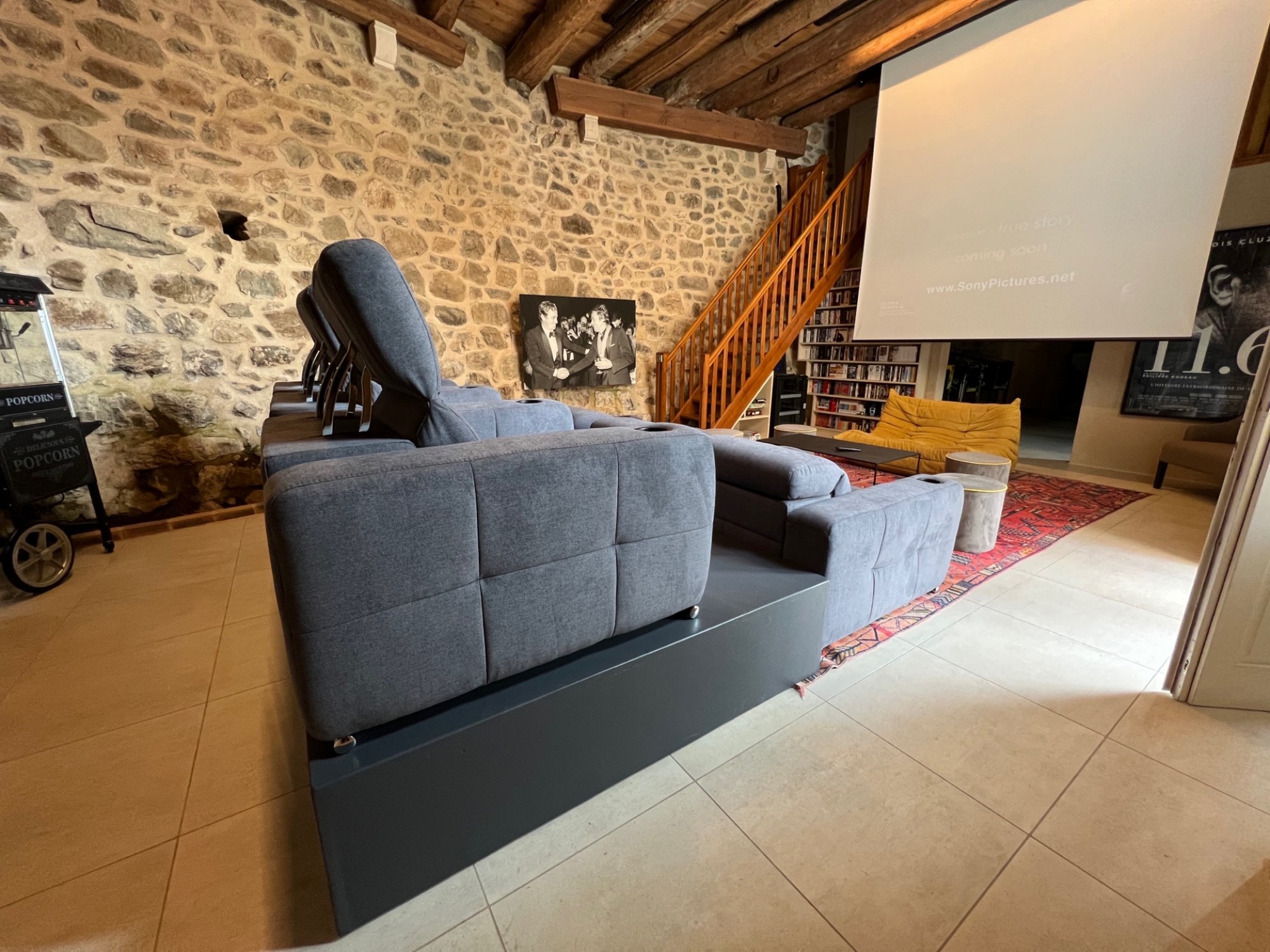 Fauteuils pour l'aménagement de salle de cinéma privé entre Aix en Provence et Saint Tropez