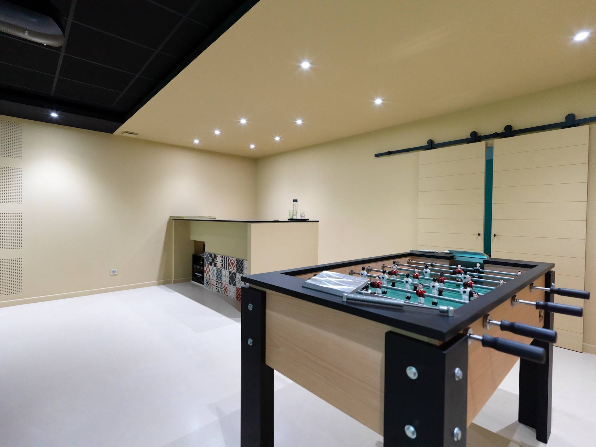 baby foot à Aix en Provence dans un home cinema