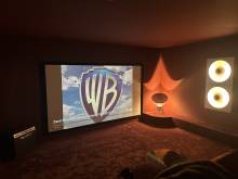 Intégration matériel salle de cinema privée gestion de luminaire Provence