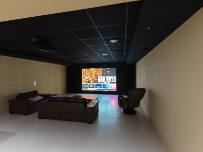 salon télé grand format à Eguilles